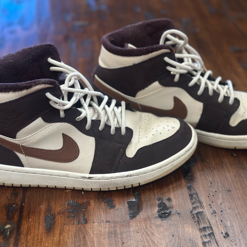 Nike Brown and Cream Athletic Shoes